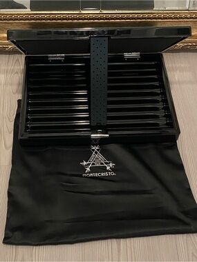 Montecristo Executive Travel Humidor, Black, Laptop Style, 20 Count Cigar Case